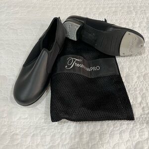 Theatricals Pro slip on tap shoes style T9100